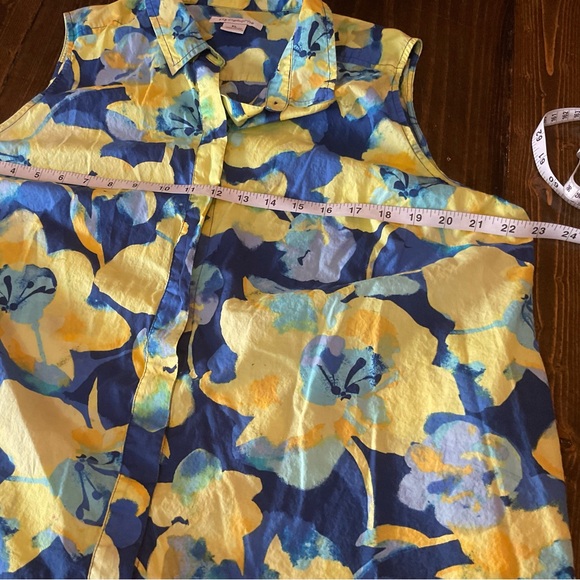 Liz Claiborne Blue and Yellow Patterned Blouse - Picture 5 of 6